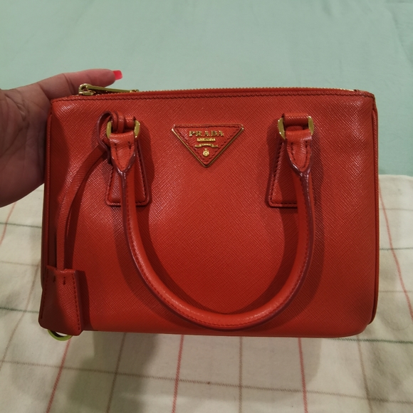 (Sold off PM)100% Authentic Prada Galleria Saffiano leather - Picture 5 of 16